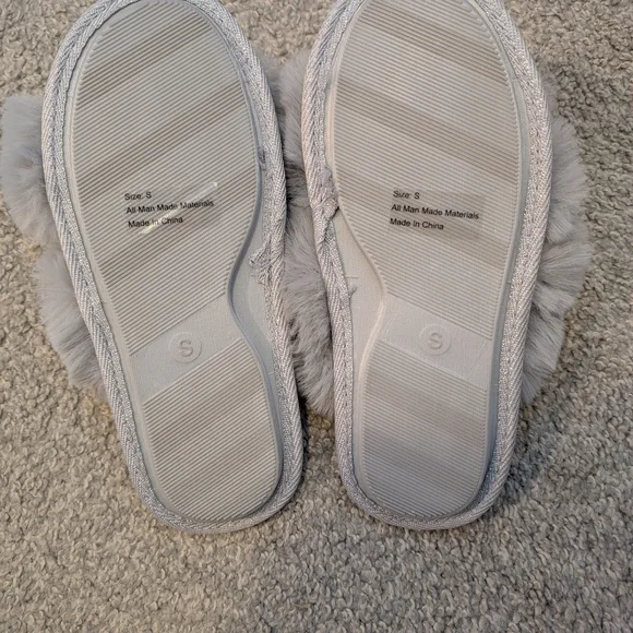 3 For $18 Cozy Gray Faux Fur Women's Slippers - Picture 4 of 7